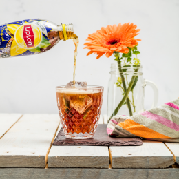 Lipton ice tea met bloem